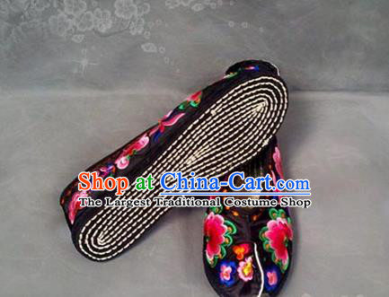 China National Woman Black Satin Shoes Yunnan Embroidered Shoes Wedding Bride Hanfu Shoes Handmade Ethnic Dance Shoes