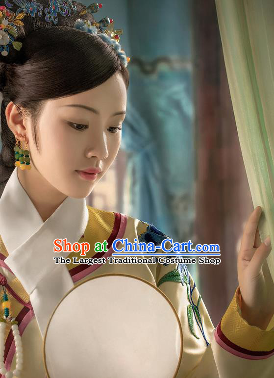 China Qing Dynasty Imperial Consort Embroidered Yellow Dress Traditional Historical Clothing Ancient Court Woman Garment Costumes