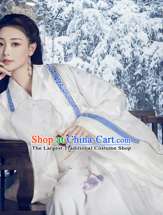 China Traditional Qin Dynasty Court Beauty Historical Clothing Ancient Imperial Consort White Hanfu Dress Garments and Headpieces