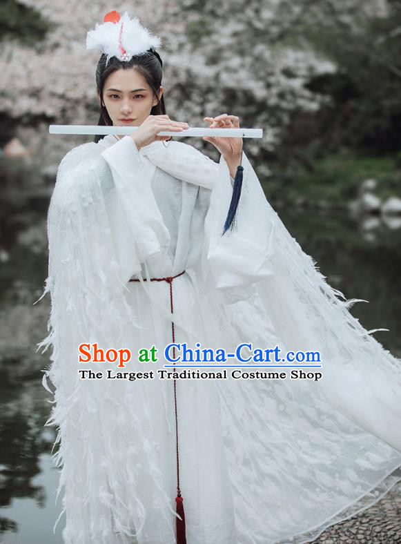 China Traditional Hanfu White Mantle Ming Dynasty Swordswoman Feather Cape Clothing Ancient Goddess Garment Costume