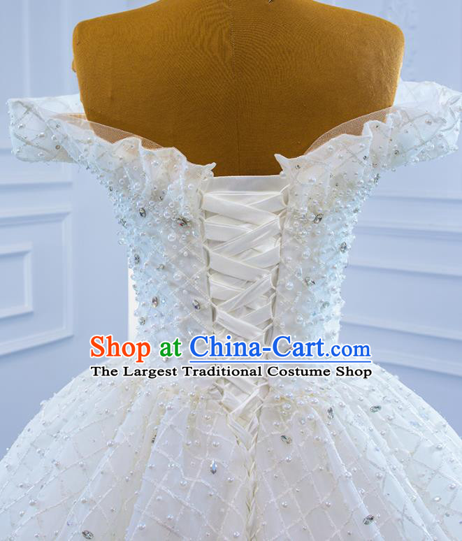 Custom Bride Vintage Embroidery Pearls Full Dress Catwalks Costume Compere Stage Clothing Luxury White Trailing Wedding Dress Marriage Ceremony Formal Garment