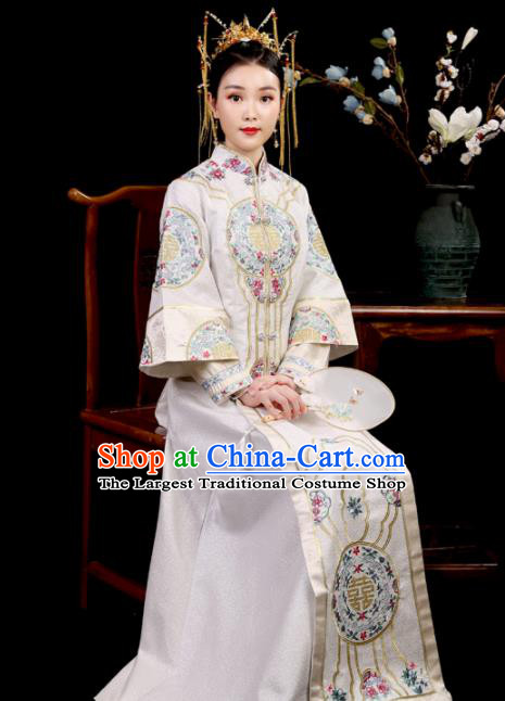China Traditional Wedding Garment Costumes Bride Beige Dress Outfits Embroidery Xiuhe Suits Custom Bridal Attire Clothing
