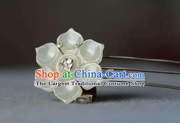 Chinese Traditional Vintage Hair Accessories Handmade Qing Dynasty Silver Hair Comb Ancient Empress Hetian Jade Plum Blossom Hairpin
