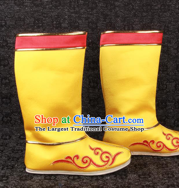 Chinese Traditional Emperor Hanfu Boots Ming Dynasty Monarch Yellow Satin Shoes Ancient Lord Embroidered Shoes for Men