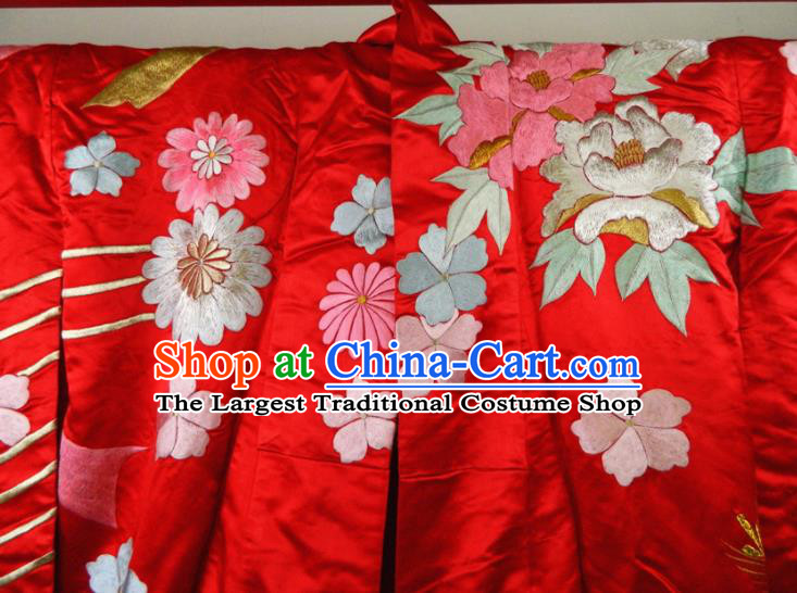 Japanese Traditional Court Empress Garment Costume Wedding Bride Red Silk Yukata Dress Classical Embroidered Pattern Uchikake Kimono Clothing