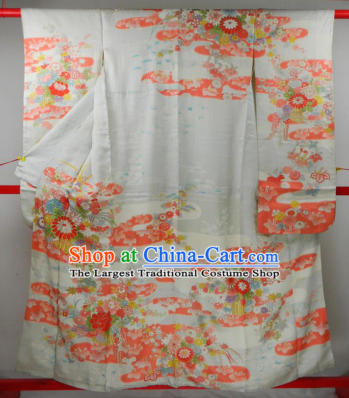 Japanese Classical Chrysanthemum Peony Pattern White Silk Yukata Dress Traditional Court Furisode Kimono Clothing Young Woman Garment Costume