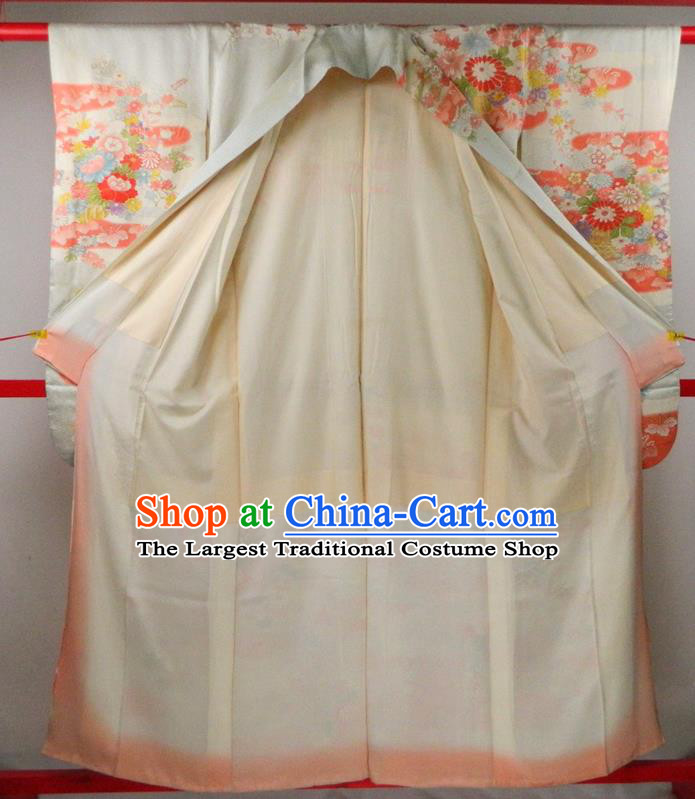 Japanese Classical Chrysanthemum Peony Pattern White Silk Yukata Dress Traditional Court Furisode Kimono Clothing Young Woman Garment Costume