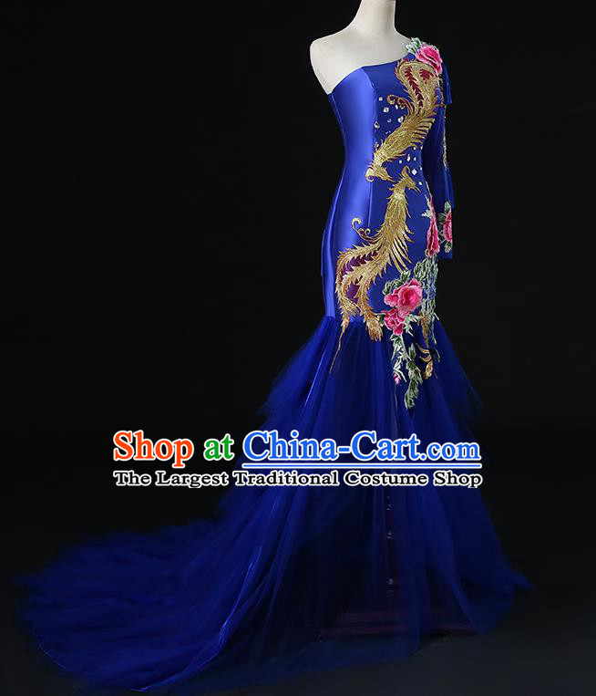 China Compere Royal Blue Dress Professional Catwalks Embroidery Phoenix Peony Full Dress New Year One Shoulder Formal Costume