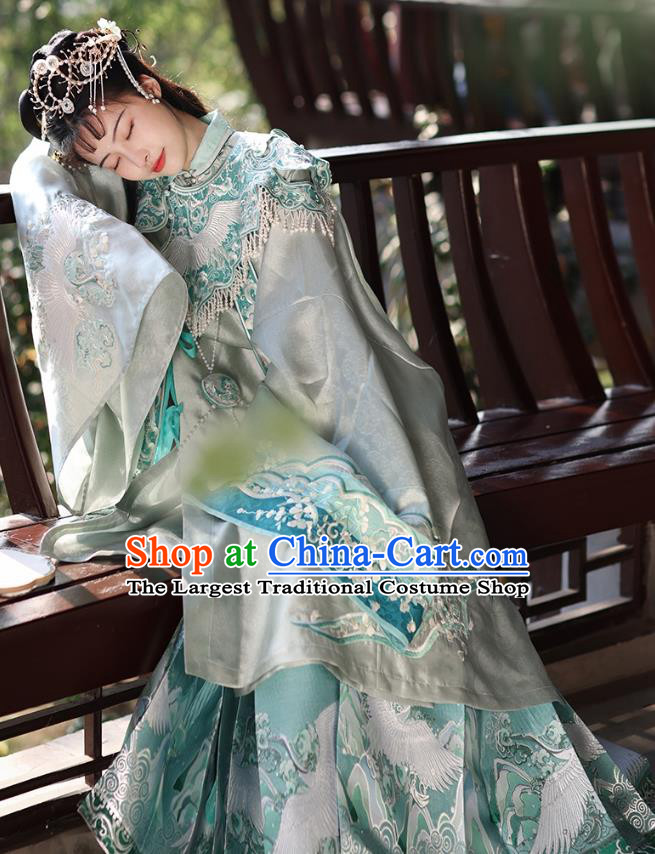 China Ming Dynasty Embroidered Costumes Ancient Young Woman Clothing Traditional Hanfu Green Long Blouse and Mamian Qun Set