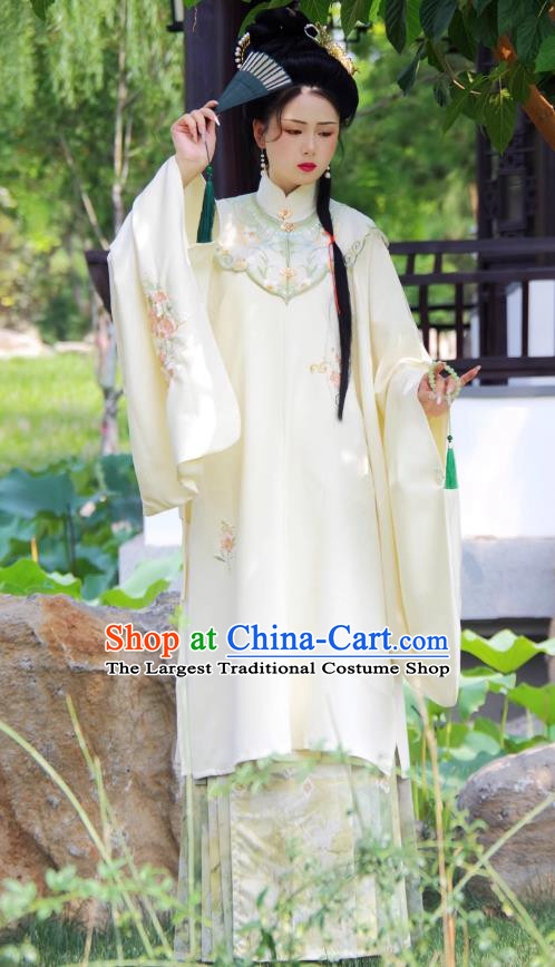 China Ming Dynasty Hanfu Clothing Ancient Young Woman Costumes Large Size Beige Long Blouse and Mamian Qun Skirt Complete Set