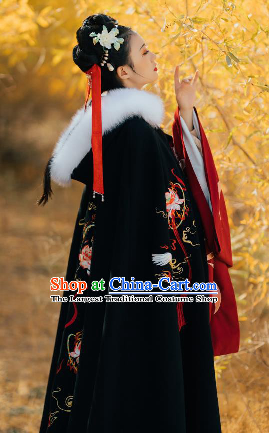 China Traditional Hanfu Embroidered Black Cape Ancient Palace Lady Cloak Costume Ming Dynasty Princess Mantle