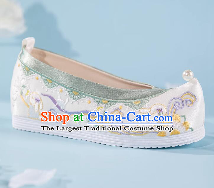 China Traditional Hanfu Shoes Handmade White Embroidered Shoes Ming Dynasty Princess Pearls Shoes
