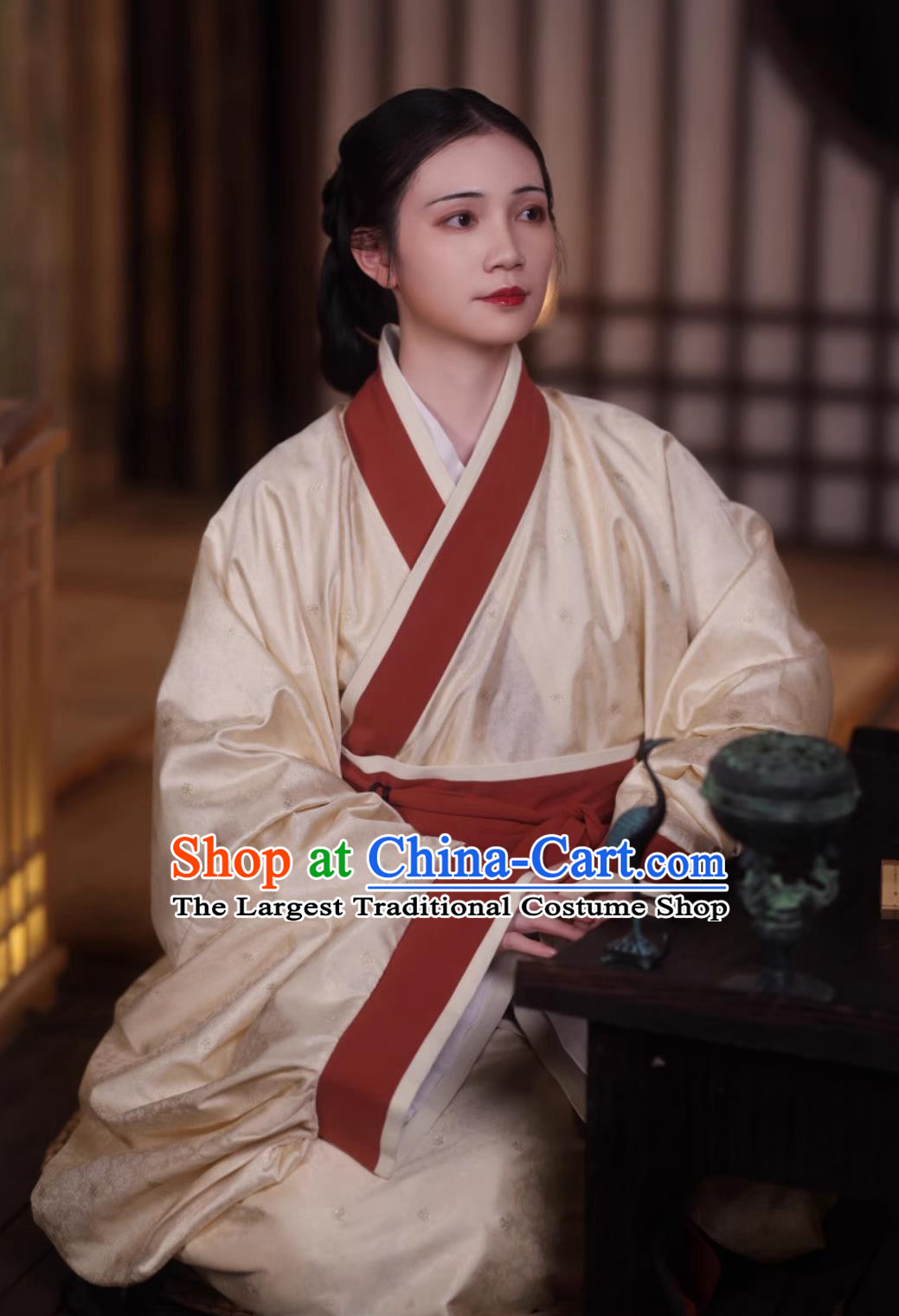 Ancient Chinese the Warring States Period Court Woman Clothing Traditional China Female Hanfu Qu Ju Travel Photography Costume