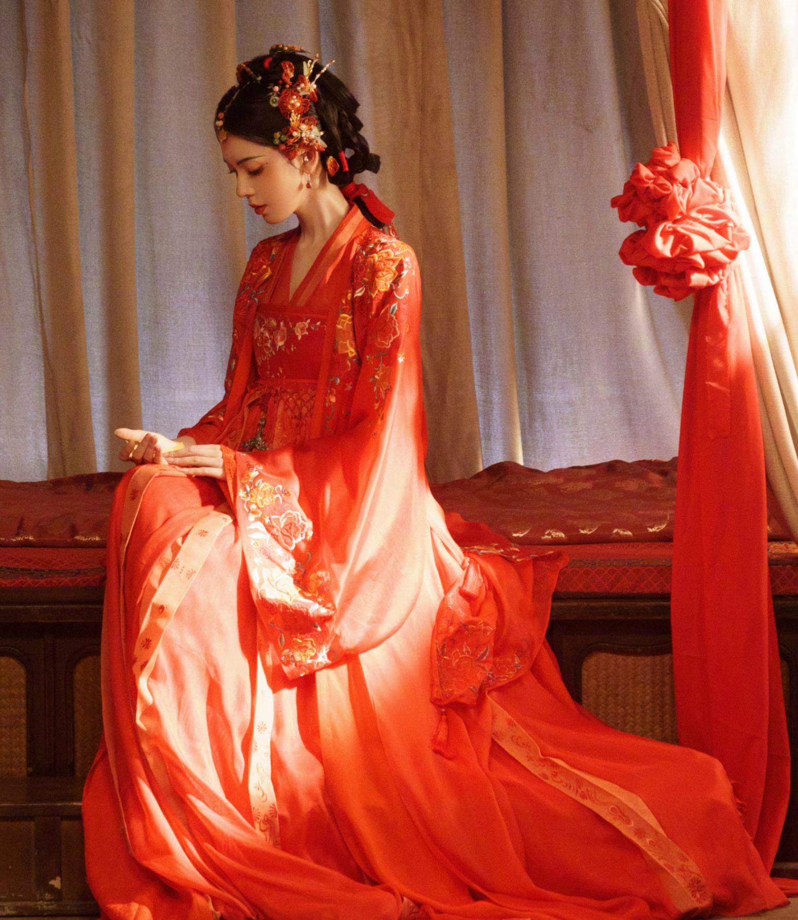 Ancient China Wedding Clothing Chinese TV Series Fox Spirit Matchmaker Red Moon Pact Captress Lv Jian Wen Red Dress