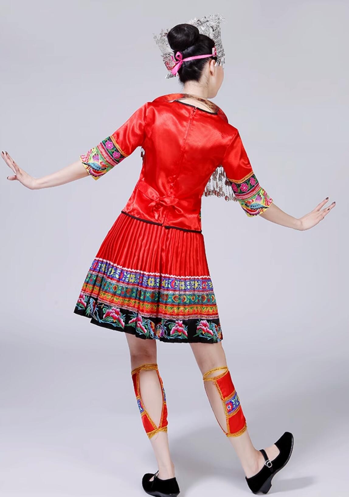 Chinese Ethnic Woman Costume Traditional Tujia Nationality Dance Red Outfit Tujia Minority Blouse and Pleated Skirt Complete Set