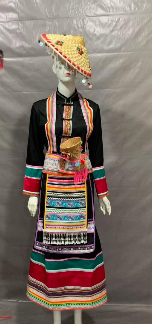 Dai Ethnic Bride Costume Chinese Minority Performance Wear Ethnic Lifestyle Attire