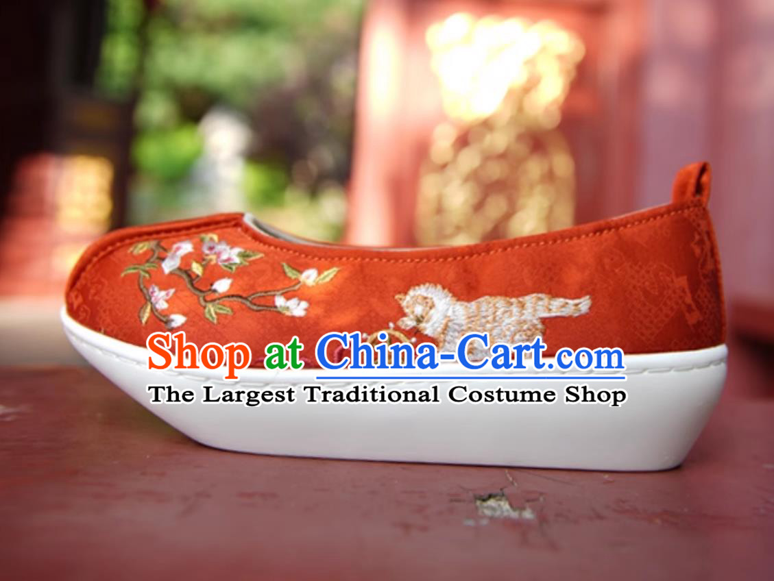 Ming Dynasty Dengyun Shoes Women Hanfu Shoes Red Embroidered Chinese Shoes