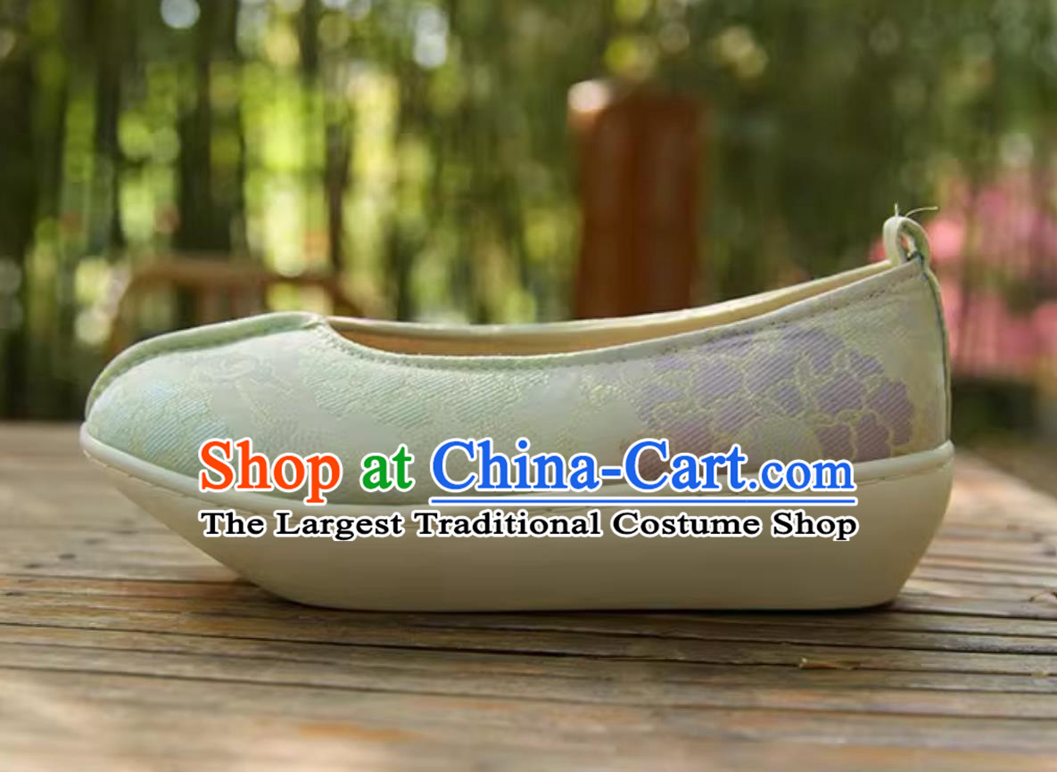 Ming Dynasty Dengyun Shoes Light Green Hanfu Shoes Floral Embroidered Chinese Shoes