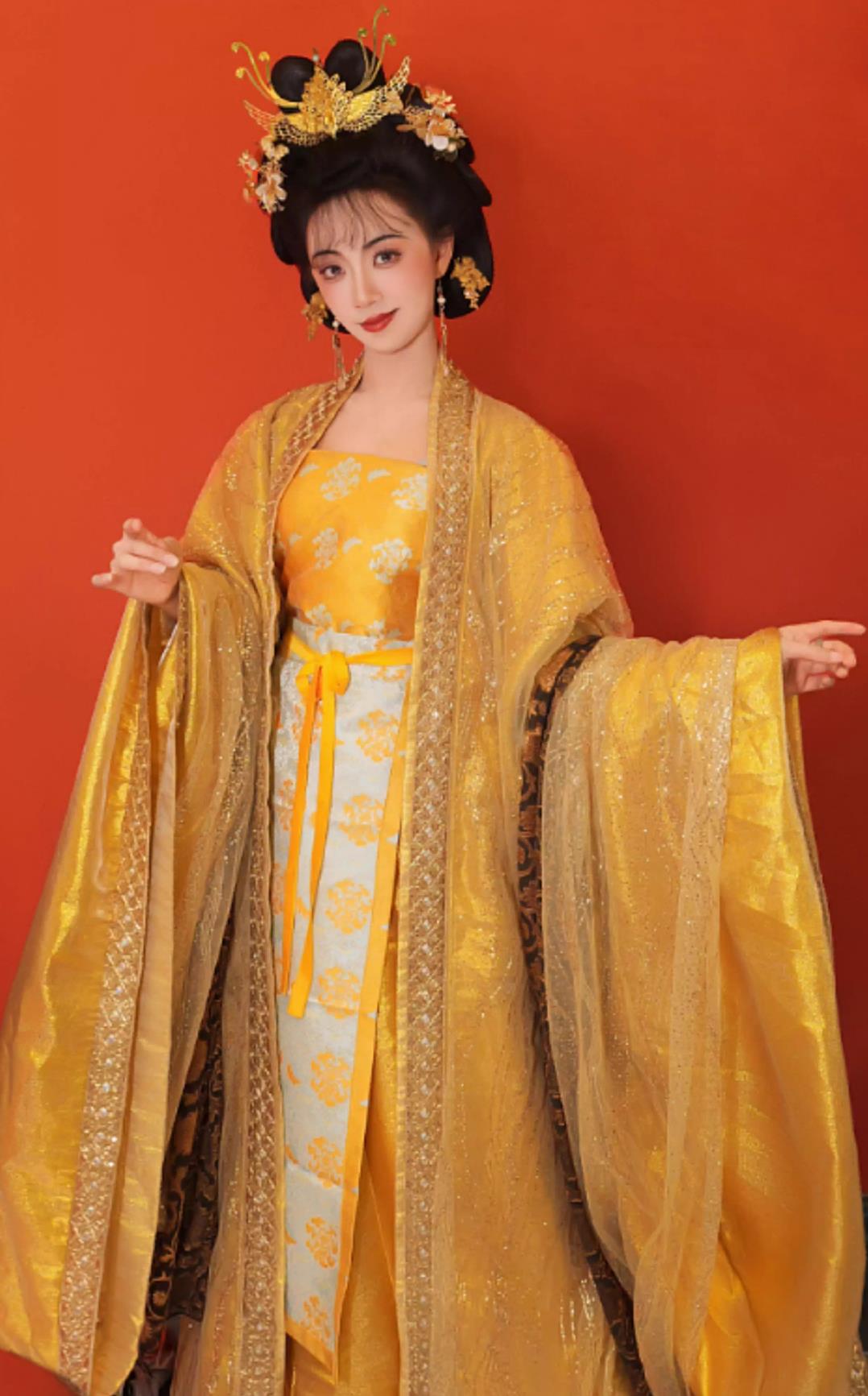 The Proud Twins Jiang Yuyan Trailing Hanfu Traditional Chinese Costumes Song Dynasty Imperial Concubine Golden Dress