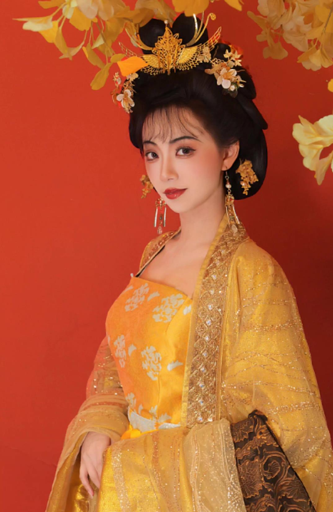 The Proud Twins Jiang Yuyan Trailing Hanfu Traditional Chinese Costumes Song Dynasty Imperial Concubine Golden Dress
