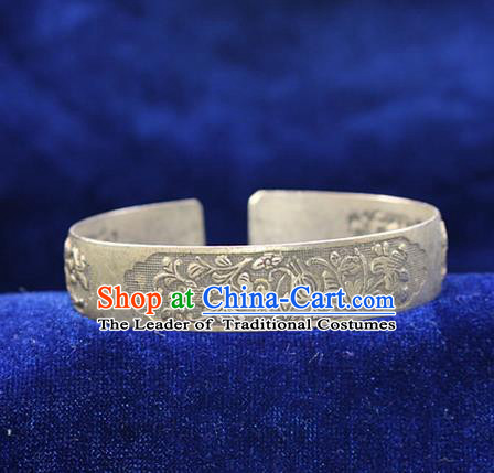 Traditional Chinese Miao Nationality Crafts Jewelry Accessory Bangle, Hmong Handmade Miao Silver Classical Flowers Bracelet, Miao Ethnic Minority Silver Bracelet Accessories for Women