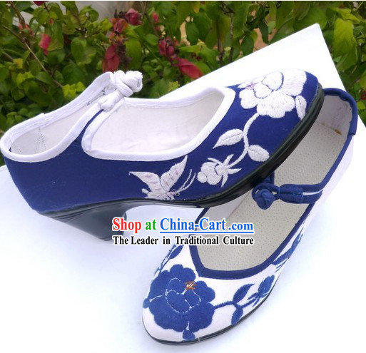 Traditional Chinese Hanfu Embroidered Blue and White Dance Shoes
