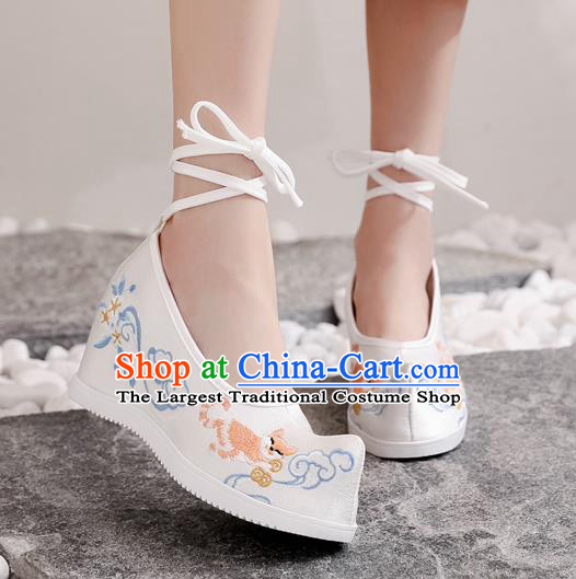 Chinese Embroidered Cat Shoes National Woman Shoes White Cloth Wedge Heel Shoes