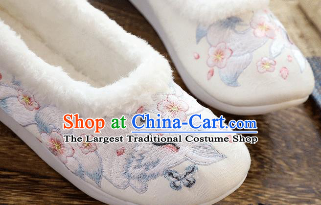 China National Woman Winter White Cloth Shoes Embroidered Nine Tail Fox Shoes Traditional Folk Dance Shoes
