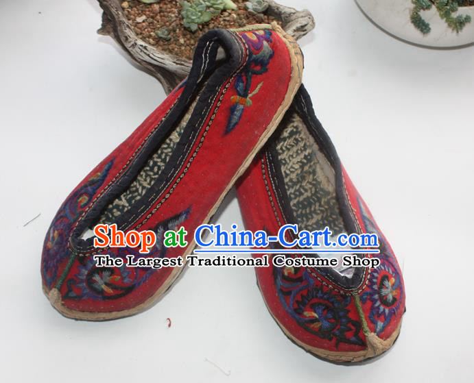 Chinese Traditional Yunnan Yi Nationality Woman Shoes National Strong Cloth Soles Shoes Handmade Red Embroidered Shoes