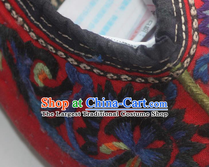 Chinese Traditional Yunnan Yi Nationality Woman Shoes National Strong Cloth Soles Shoes Handmade Red Embroidered Shoes