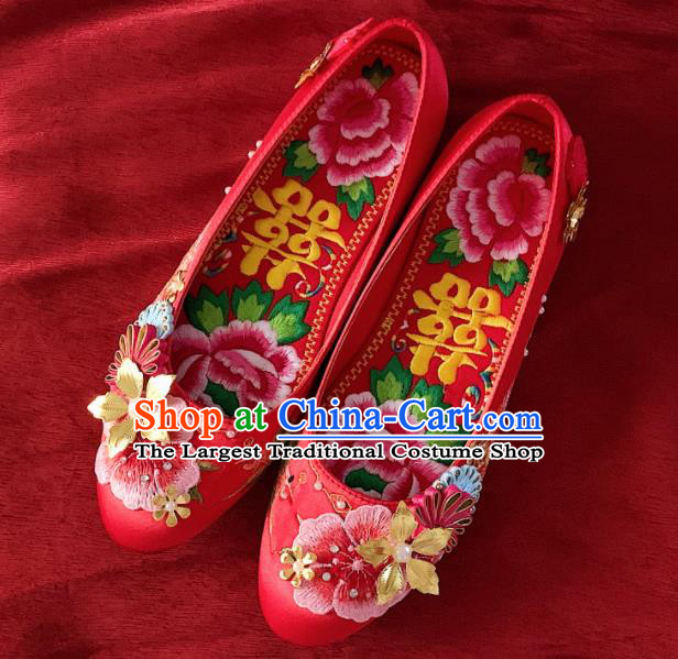 China Embroidered Red Satin Shoes Handmade Bride Shoes Xiuhe Suit Shoes Wedding Shoes
