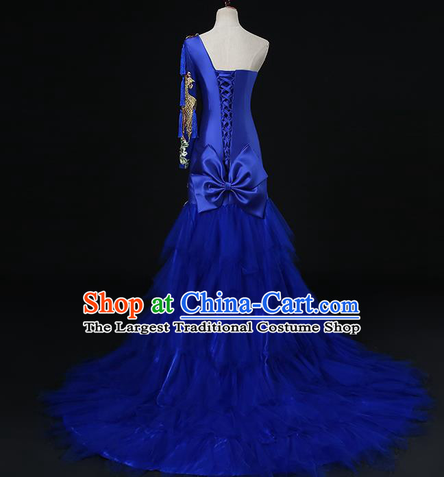 China Compere Royal Blue Dress Professional Catwalks Embroidery Phoenix Peony Full Dress New Year One Shoulder Formal Costume